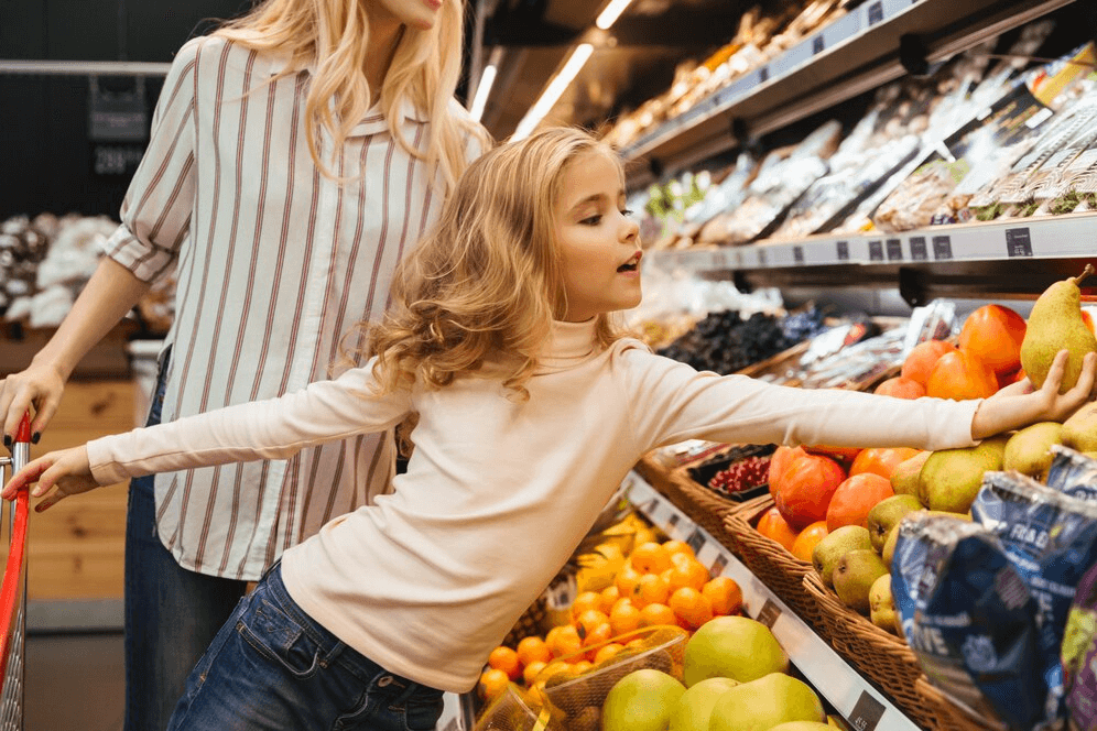 Как оборудовать торговый зал в продуктовом магазине?