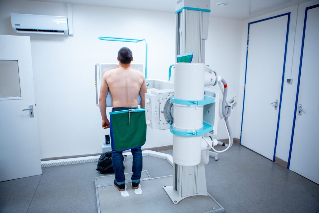 Флюорография и рентген: в чем разница и когда выбирать каждый метод?