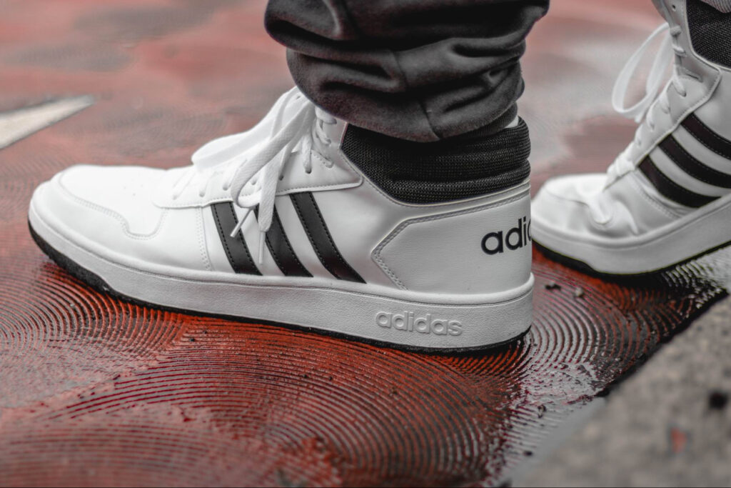 Мужские кроссовки Adidas: лучшие модели, технологии и советы по выбору