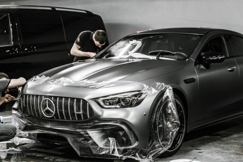 Что такое антигравийная пленка и как она защищает ваш автомобиль?