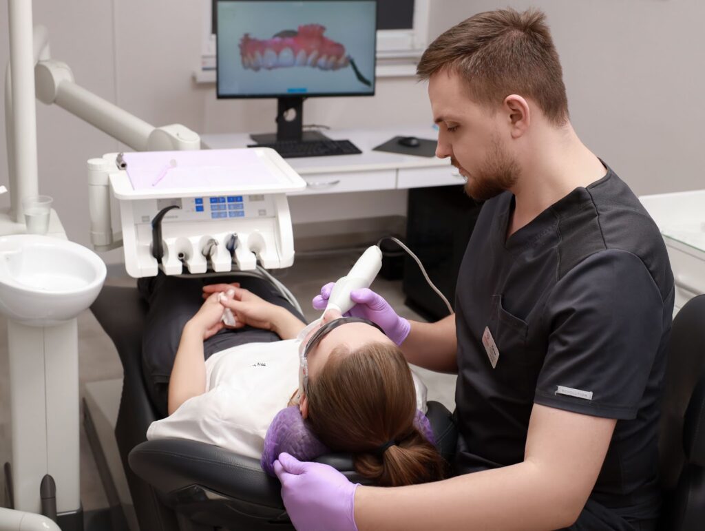 Сколько в среднем стоит установить зубной имплант в Запорожье?