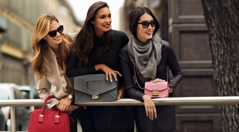 Почему стоит заказывать женские сумки оптом в интернет-магазине