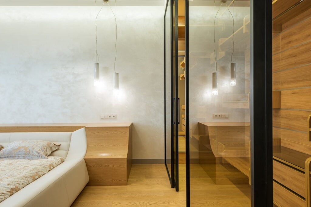 Дизайн інтер’єру з використанням скляних дверей: сучасні ідеї 2026 року