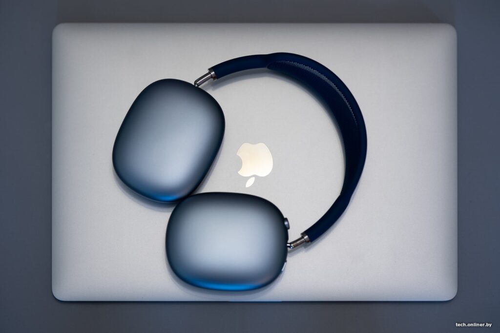 Apple MacBook та AirPods Max – ідеальний тандем для роботи та відпочинку