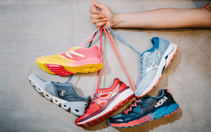 Кросівки жіночі: як знайти пару під міський темп