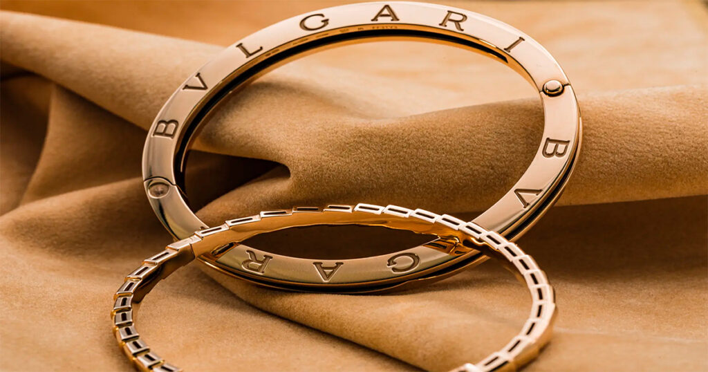 Як носити прикраси Bvlgari щодня: баланс між виразністю та елегантністю